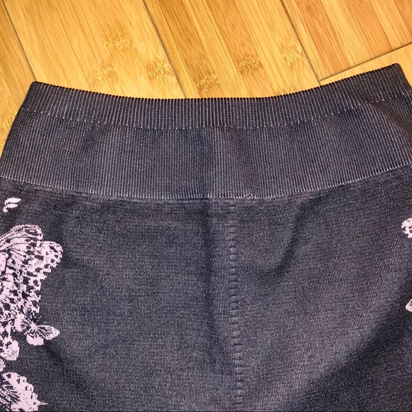 Fabletics Mid-Rise Purple Butterfly 7/8 Leggings - Picture 11 of 13